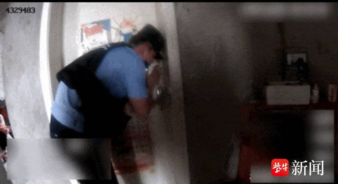 3岁男童7楼窗台悬半身！“00后”民警踹门救援化险为夷