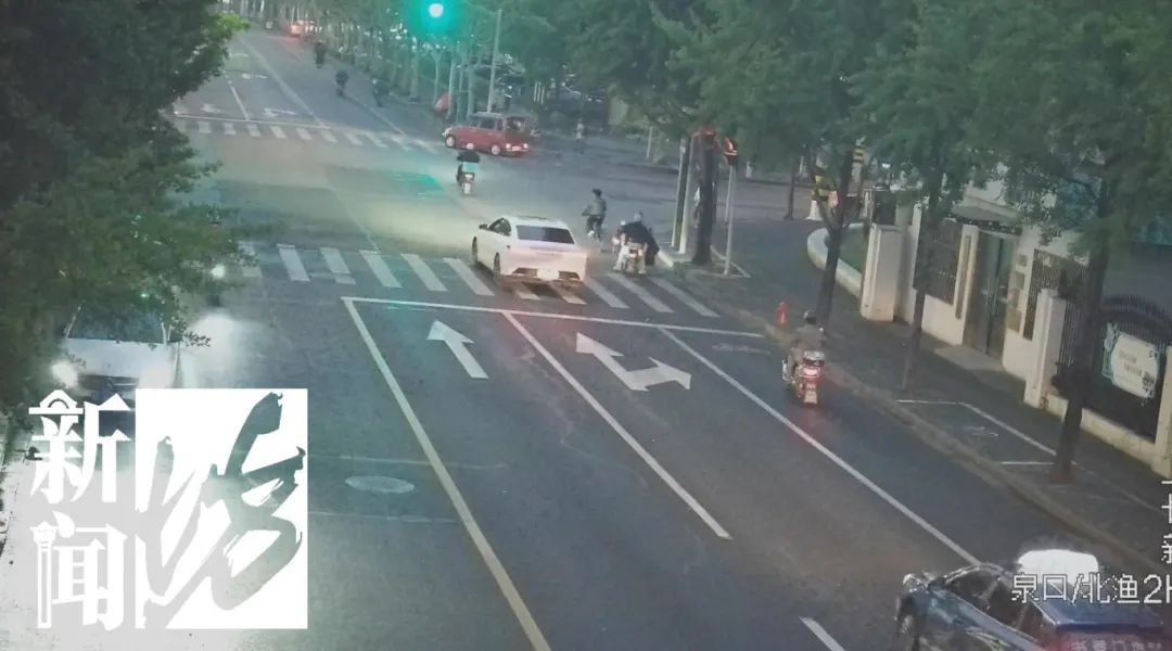 事发上海长宁区！男子开车途中突然吓懵！挡风玻璃惊现“黑影”...