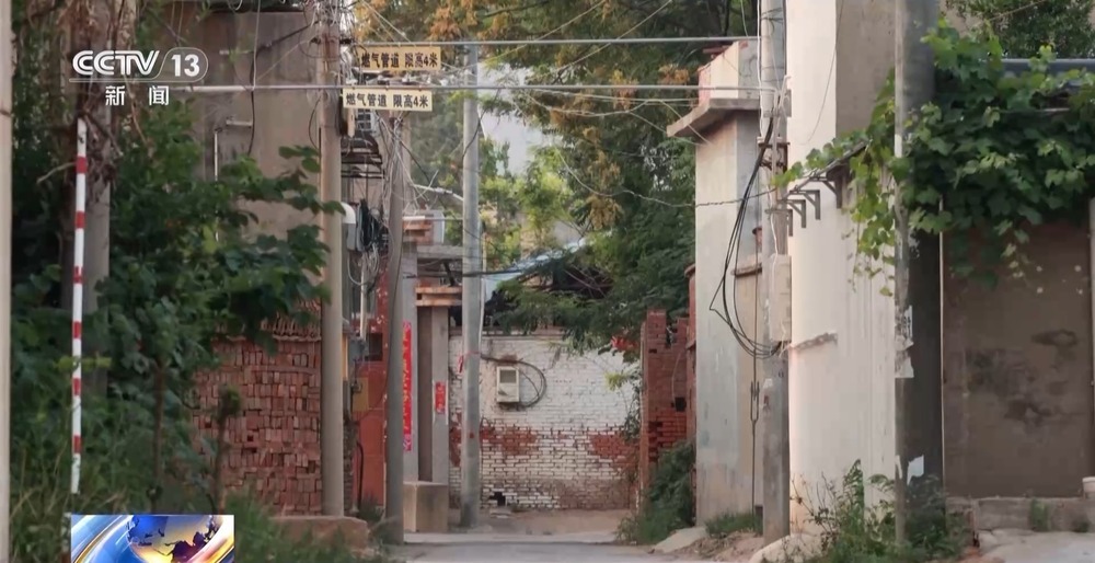 法治在线丨免费翡翠?喷漆石头!直播间“一刀富”全是戏→ 法治在线丨免费翡翠?喷漆石头!直播间“一刀富”全是戏→