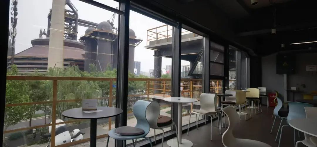 在钢铁丛林里,我们找到了最诗意的栖居——全民畅读艺术书店(首钢园) 在钢铁丛林里,我们找到了最诗意的栖居——全民畅读艺术书店(首钢园)