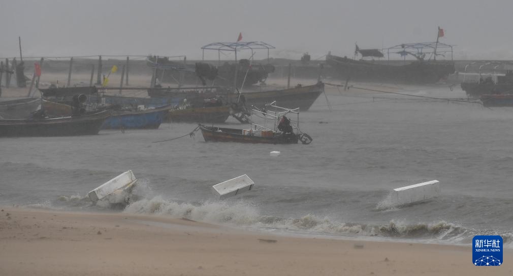 台风“蝴蝶”给海南带来强风雨