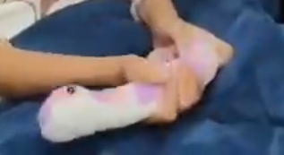 啪，软萌的它扎进女孩眼球，家长快避雷这些！