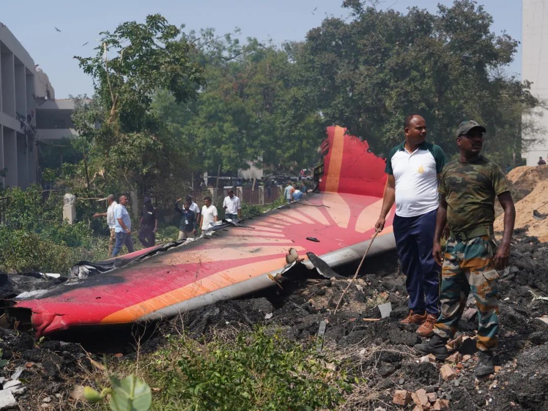 印度空难生还者:起飞30秒后听到巨响 印度空难生还者:起飞30秒后听到巨响