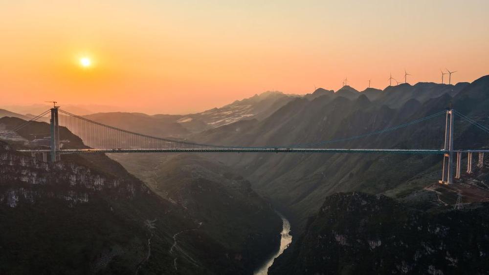 在建世界最高桥成功拆除猫道 通车进入倒计时 在建世界最高桥成功拆除猫道 通车进入倒计时