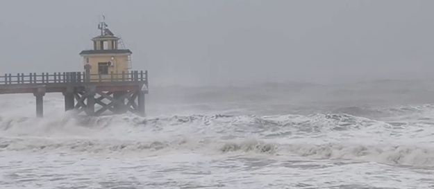 中央气象台三预警齐发!陈奕迅演唱会凌晨取消,多地停课、停运、停航 中央气象台三预警齐发!陈奕迅演唱会凌晨取消,多地停课、停运、停航
