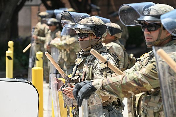 美国得州部署7000余名人员“维护法律和秩序” 美国得州部署7000余名人员“维护法律和秩序”