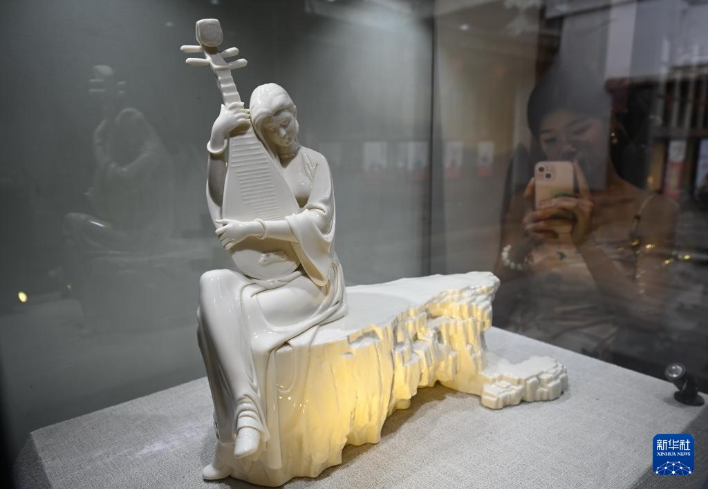 百余件德化陶瓷工艺美术作品亮相福州