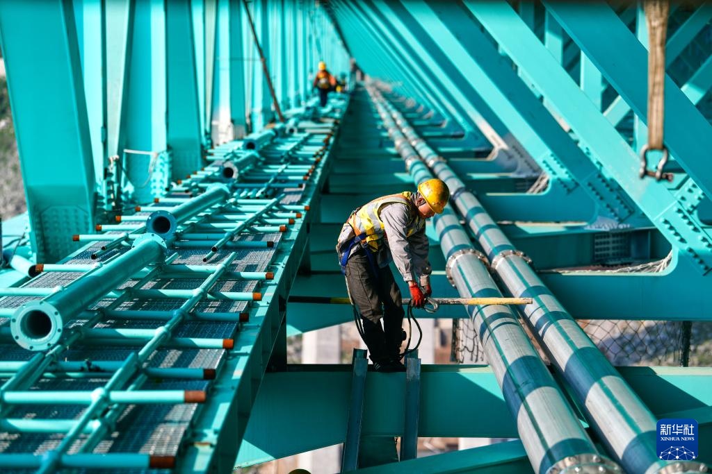 600米高空，为第一高桥建空中游廊