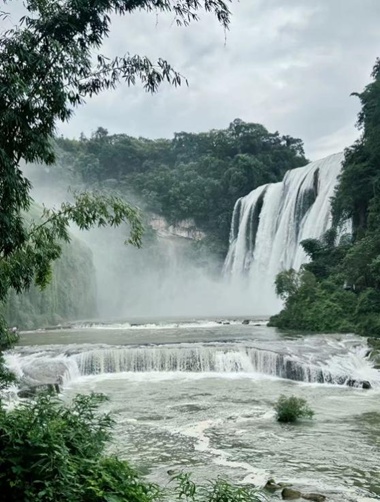 海里也有瀑布？这合理吗？