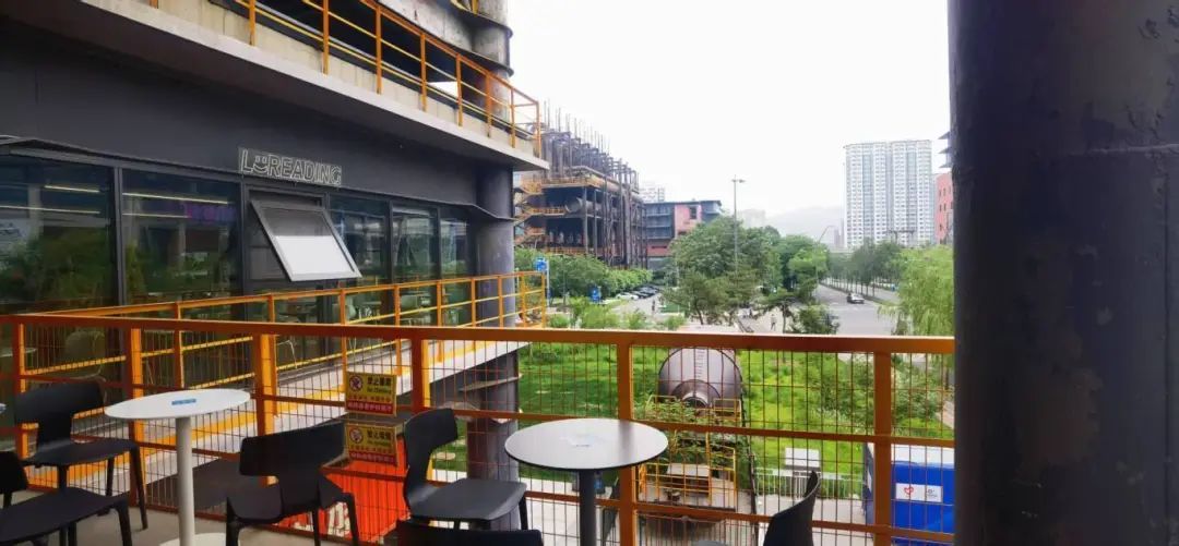 在钢铁丛林里,我们找到了最诗意的栖居——全民畅读艺术书店(首钢园) 在钢铁丛林里,我们找到了最诗意的栖居——全民畅读艺术书店(首钢园)