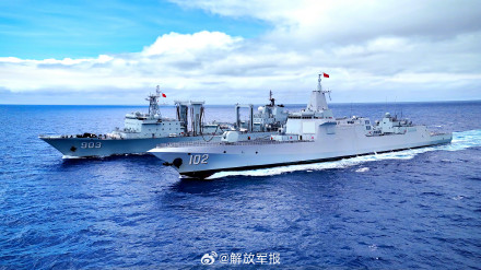 劈波斩浪！舰艇编队海上训练