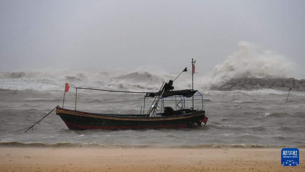 台风“蝴蝶”给海南带来强风雨