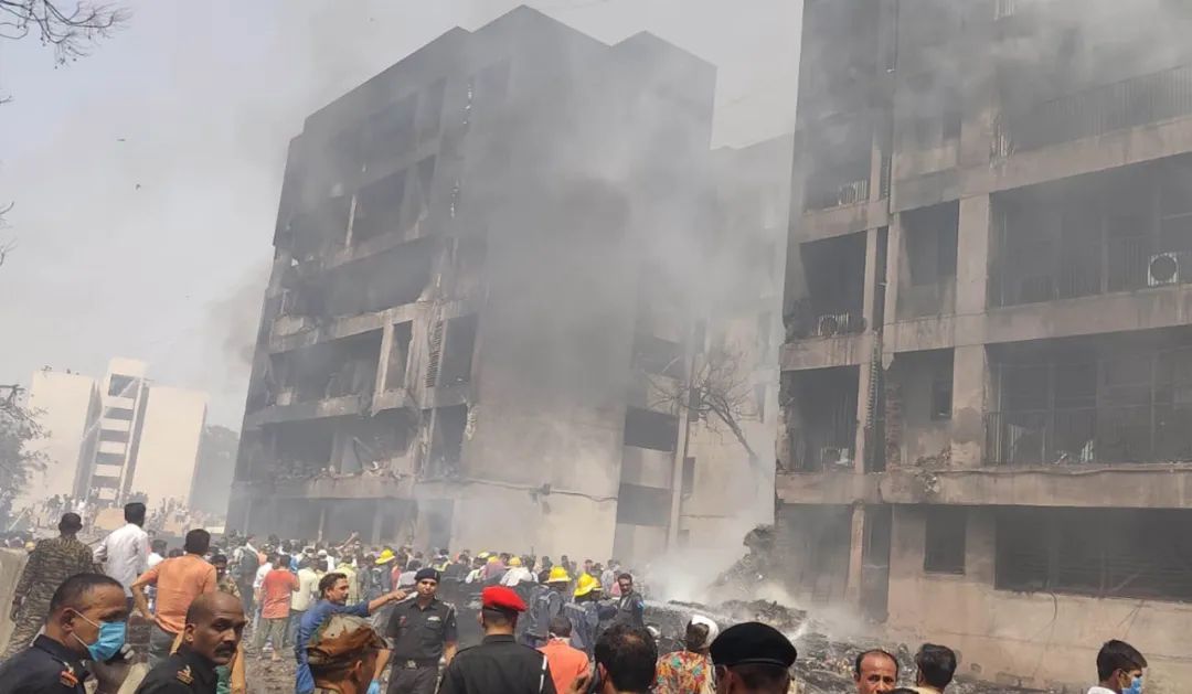 印度空难生还者:起飞30秒后听到巨响 印度空难生还者:起飞30秒后听到巨响