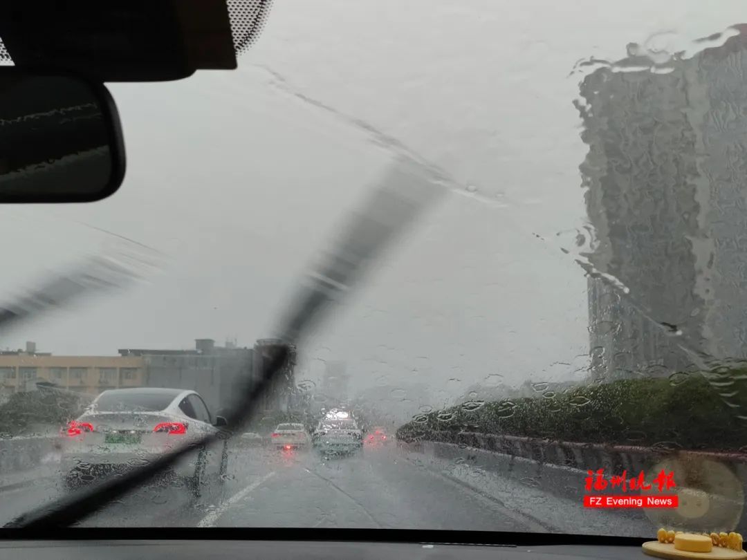 福州暴雨！台风“蝴蝶”即将登陆