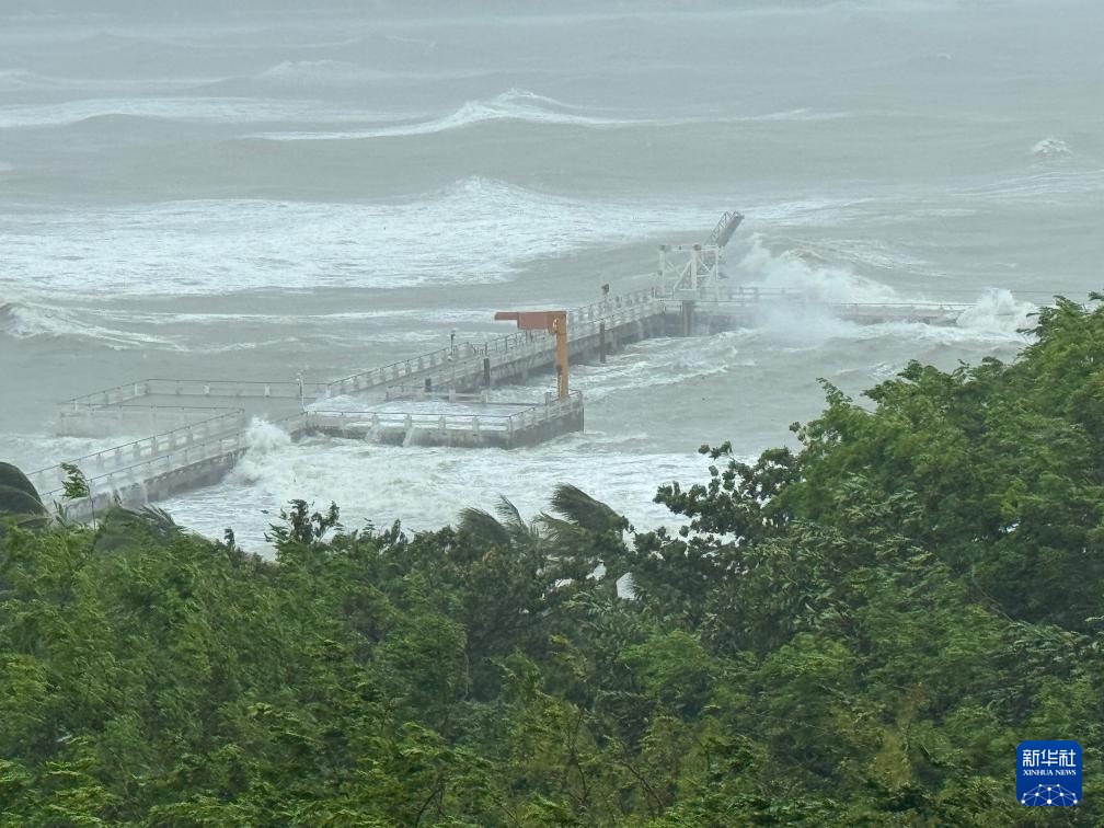 台风“蝴蝶”给海南带来强风雨