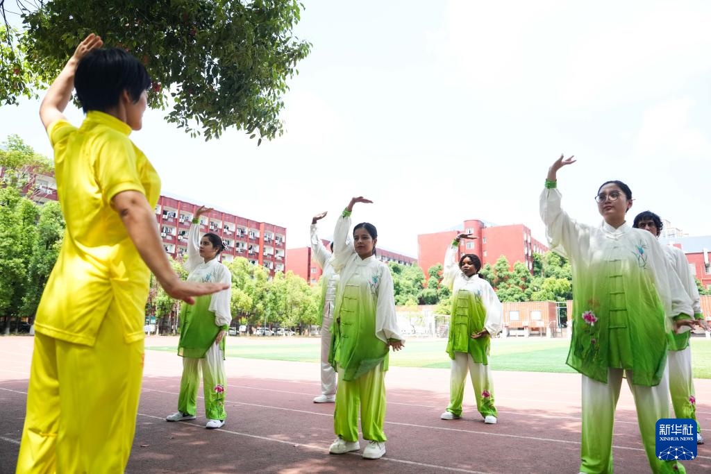 非洲青年艾明君：我在中国学医术