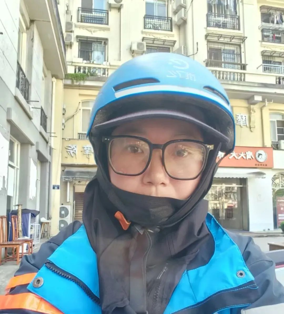 外卖订单现异常备注，女骑手急得报警