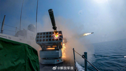 劈波斩浪！舰艇编队海上训练