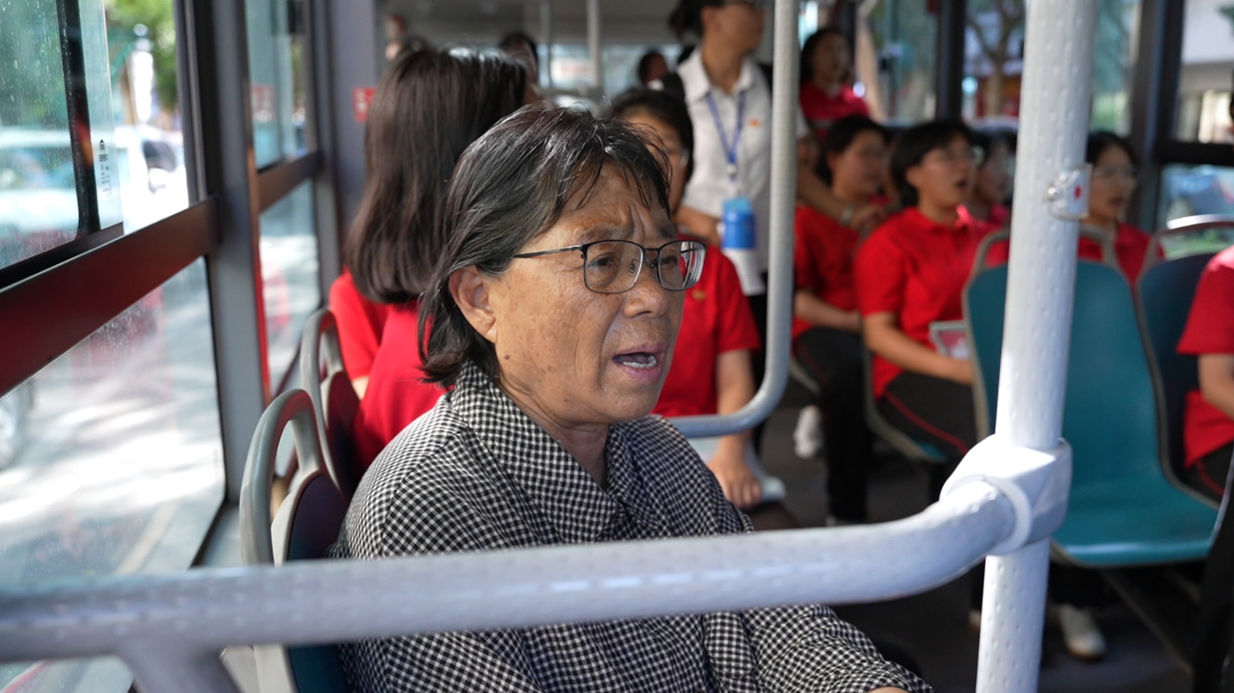 “活着,就送吧” 张桂梅连续送考15年 “活着,就送吧” 张桂梅连续送考15年