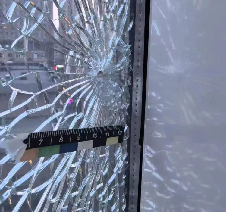 多人报警!家中玻璃频遭不明物体“袭击” 多人报警!家中玻璃频遭不明物体“袭击”