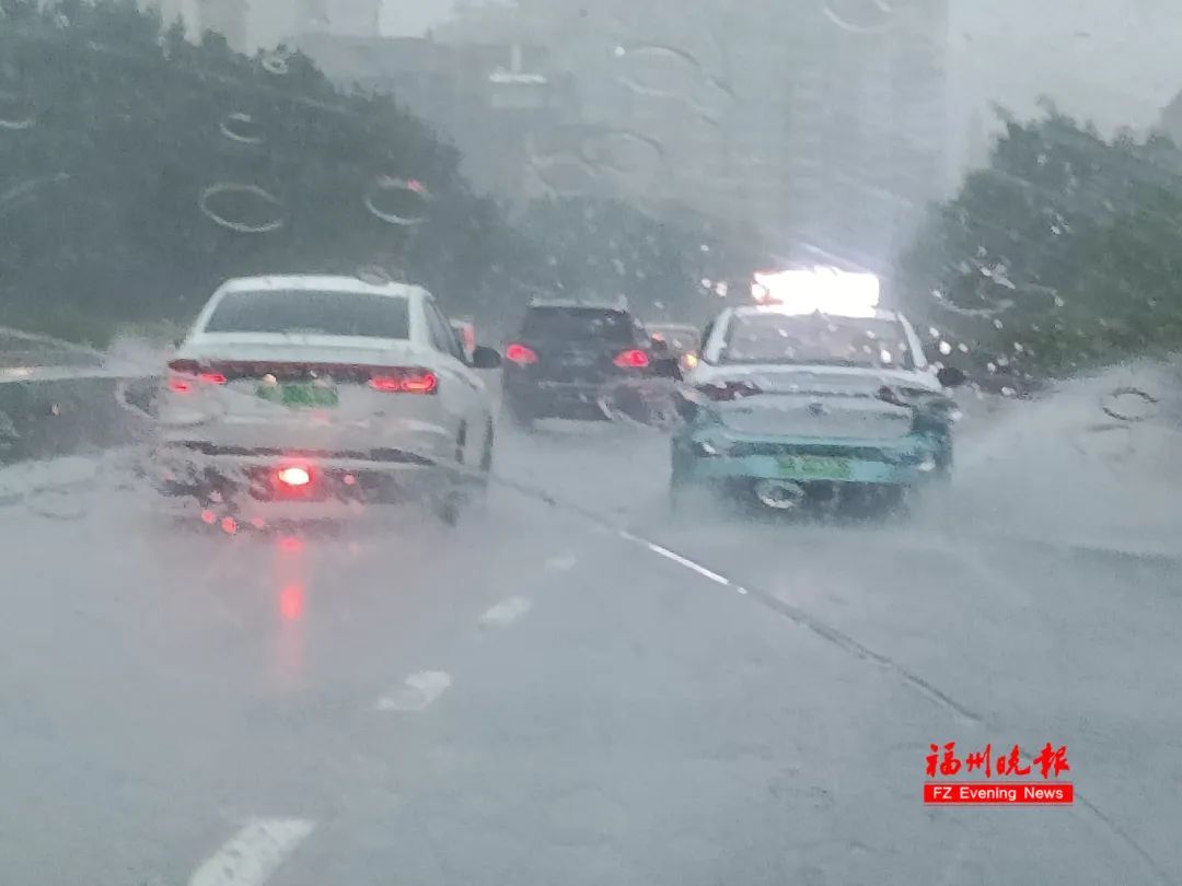 福州暴雨！台风“蝴蝶”即将登陆