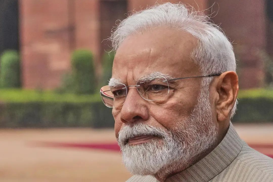 印度坠机造成至少265人遇难!唯一幸存者座位紧邻舱门,医生称其无大碍 印度坠机造成至少265人遇难!唯一幸存者座位紧邻舱门,医生称其无大碍