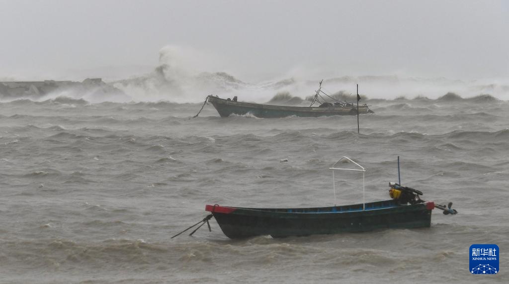 台风“蝴蝶”给海南带来强风雨