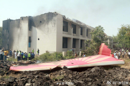 印媒:印度坠机事故中发现一名幸存者 印媒:印度坠机事故中发现一名幸存者