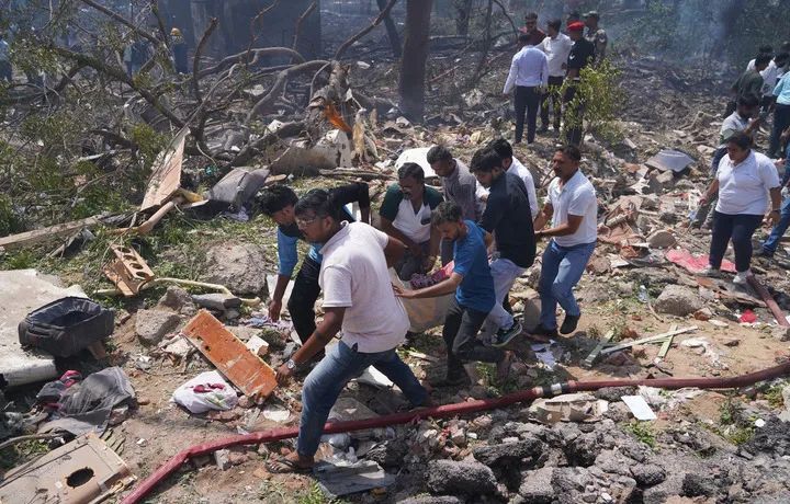 印度空难生还者:起飞30秒后听到巨响 印度空难生还者:起飞30秒后听到巨响