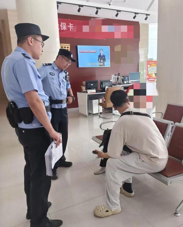 女子执迷转账，取空积蓄17万！民警怒吼点醒“发财梦”