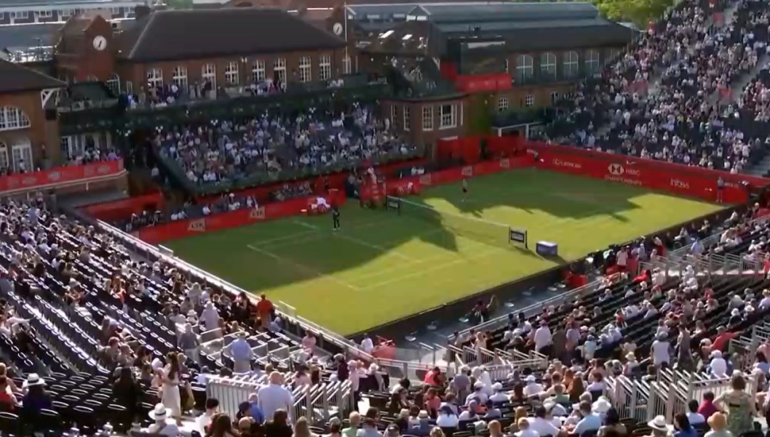 郑钦文女王杯首秀获胜!下一轮对阵前美网冠军 郑钦文女王杯首秀获胜!下一轮对阵前美网冠军