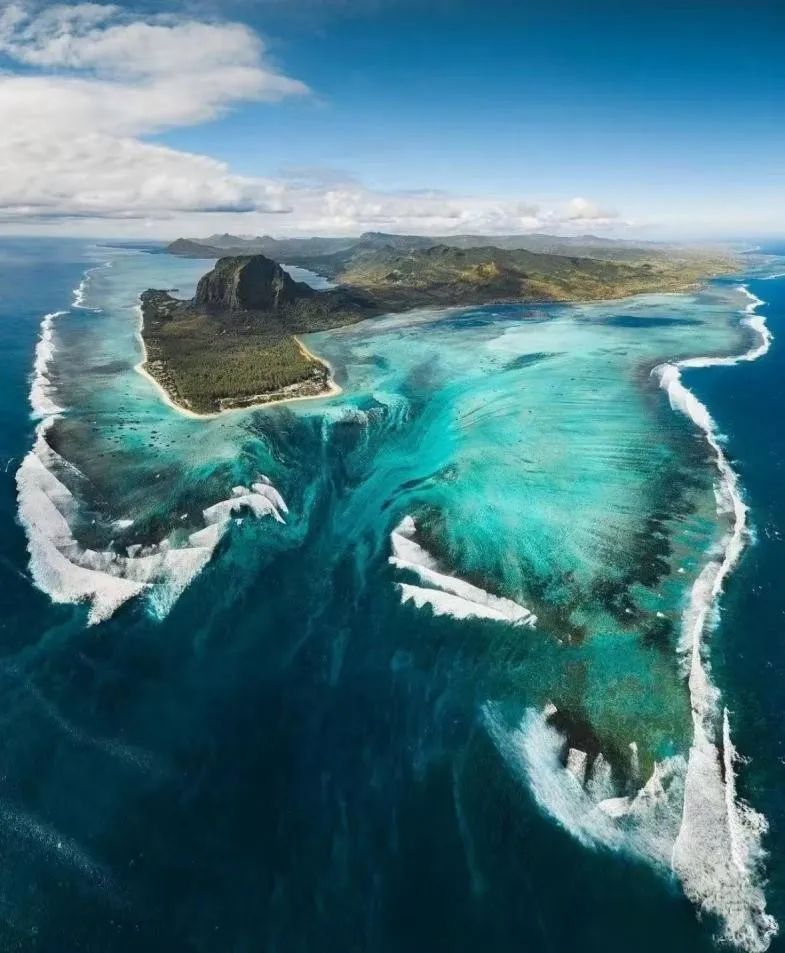 海里也有瀑布？这合理吗？