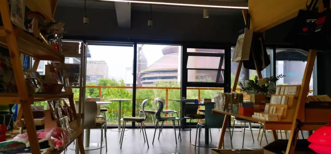 在钢铁丛林里,我们找到了最诗意的栖居——全民畅读艺术书店(首钢园) 在钢铁丛林里,我们找到了最诗意的栖居——全民畅读艺术书店(首钢园)