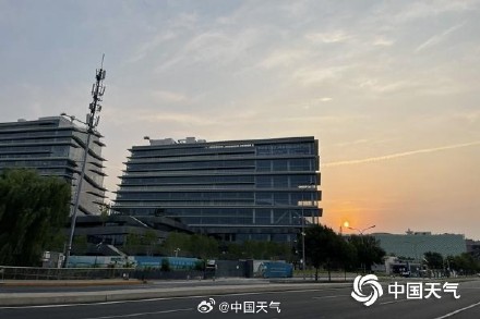 北京今天闷热上线最高气温33℃ 明天将有明显降雨过程 北京今天闷热上线最高气温33℃ 明天将有明显降雨过程