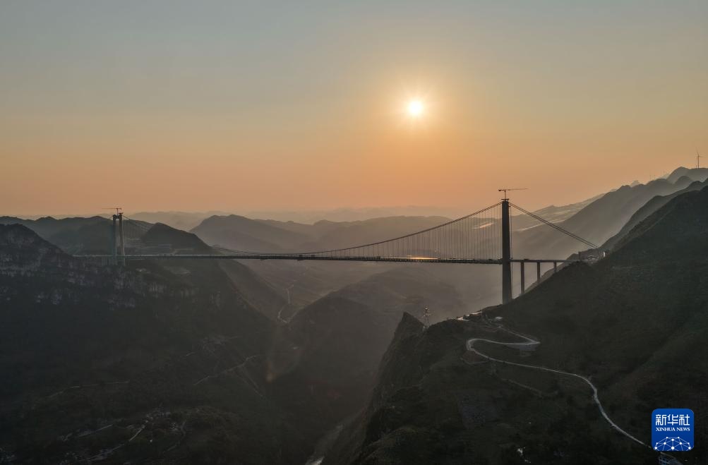 600米高空，为第一高桥建空中游廊
