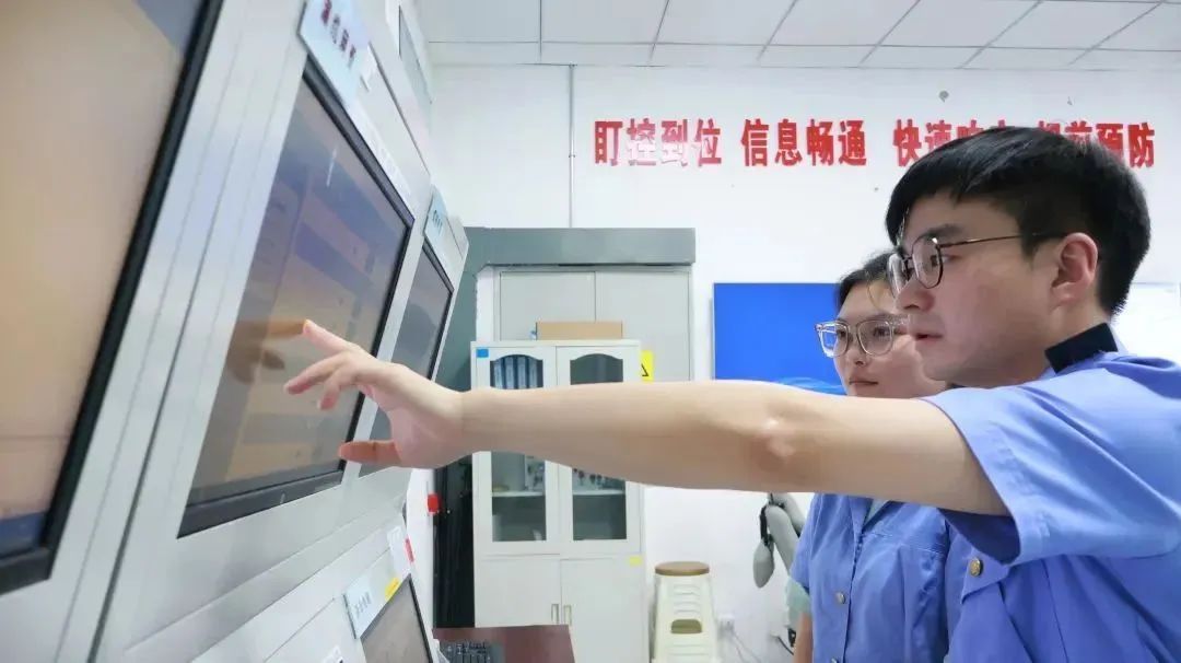 8年43次!这个铁路小伙儿,好样的! 8年43次!这个铁路小伙儿,好样的!