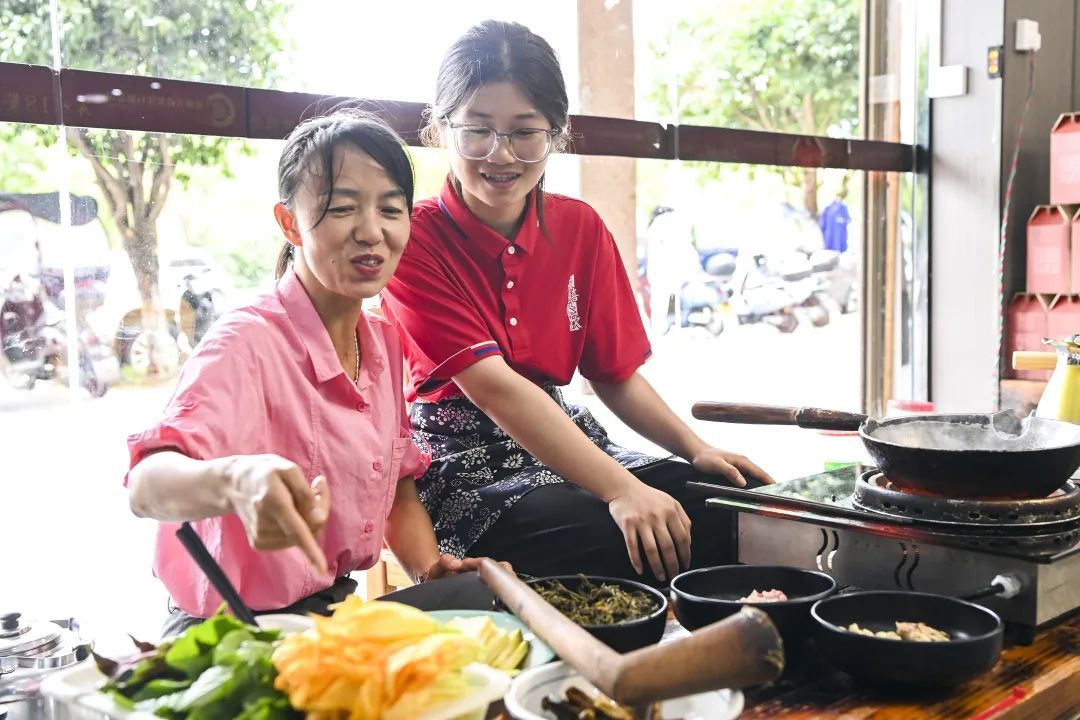 全网追的“扁担女孩”，找到了！