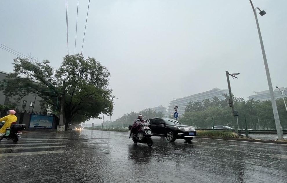 四预警生效中！北京多地现较强降雨 出行注意安全