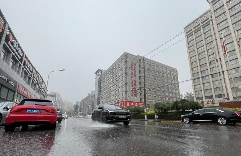 四预警生效中！北京多地现较强降雨 出行注意安全