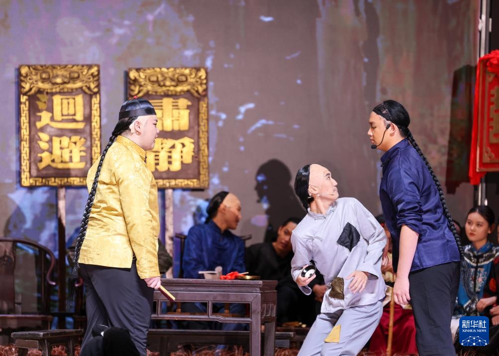 把经典阅读搬上舞台——北京中学生演绎话剧《呐喊》 把经典阅读搬上舞台——北京中学生演绎话剧《呐喊》