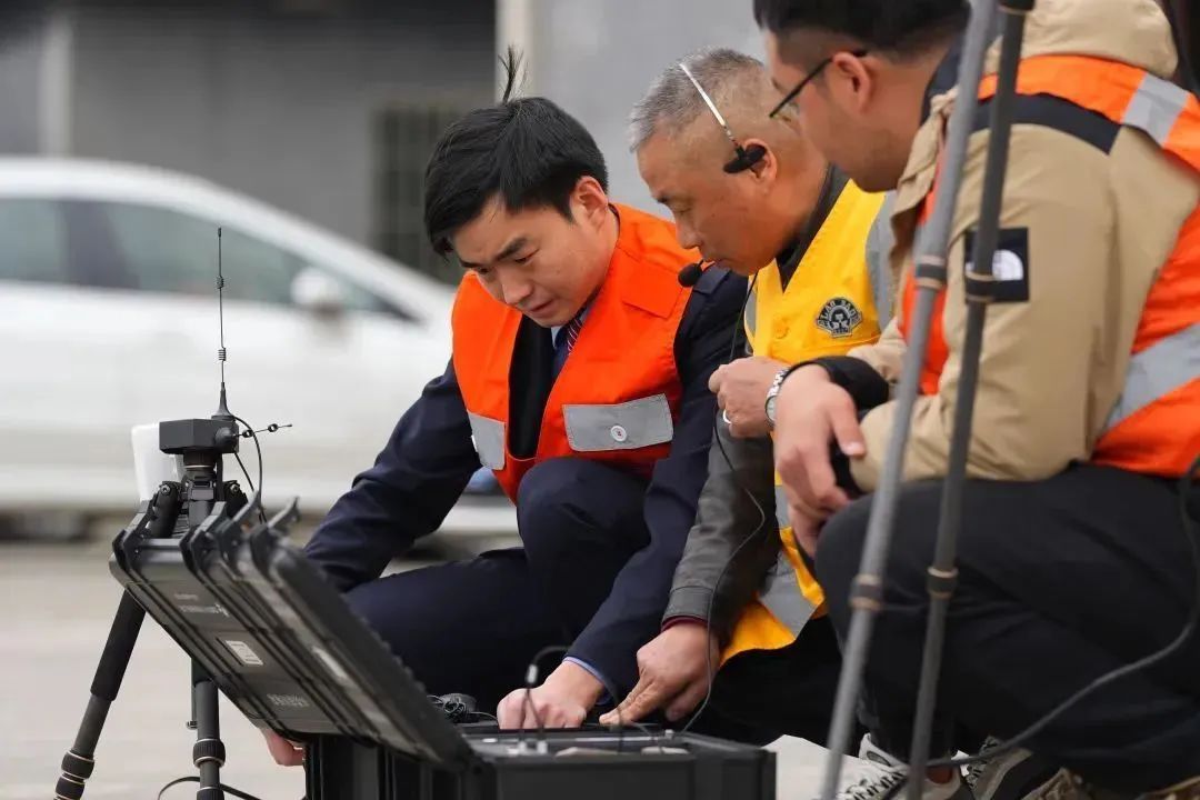 8年43次!这个铁路小伙儿,好样的! 8年43次!这个铁路小伙儿,好样的!