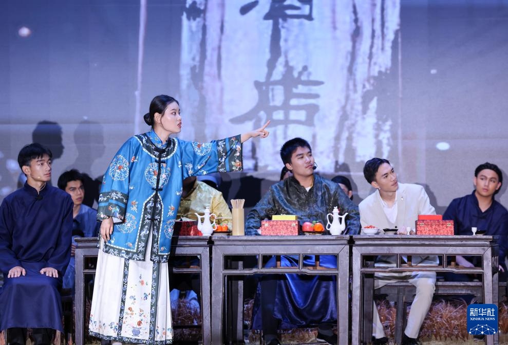 把经典阅读搬上舞台——北京中学生演绎话剧《呐喊》 把经典阅读搬上舞台——北京中学生演绎话剧《呐喊》