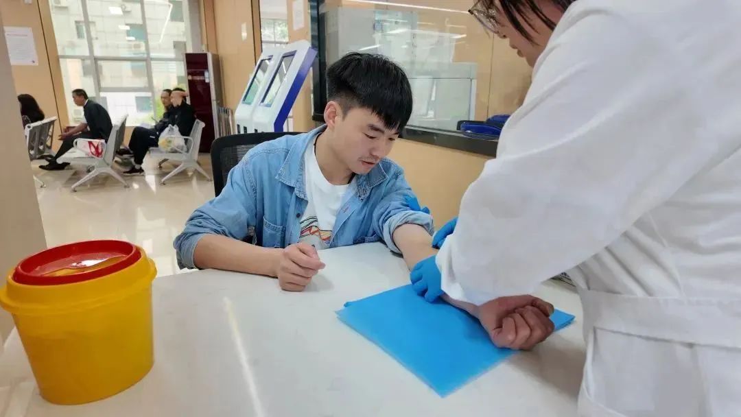 8年43次!这个铁路小伙儿,好样的! 8年43次!这个铁路小伙儿,好样的!