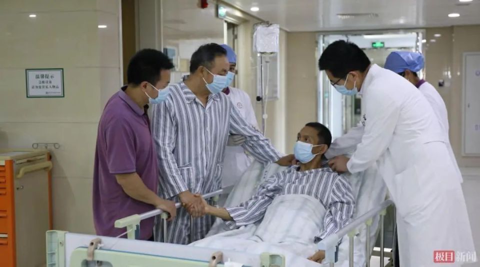 “你妈身体弱，用我的！”湖北一61岁父亲捐肾救子，3个月减重20斤！