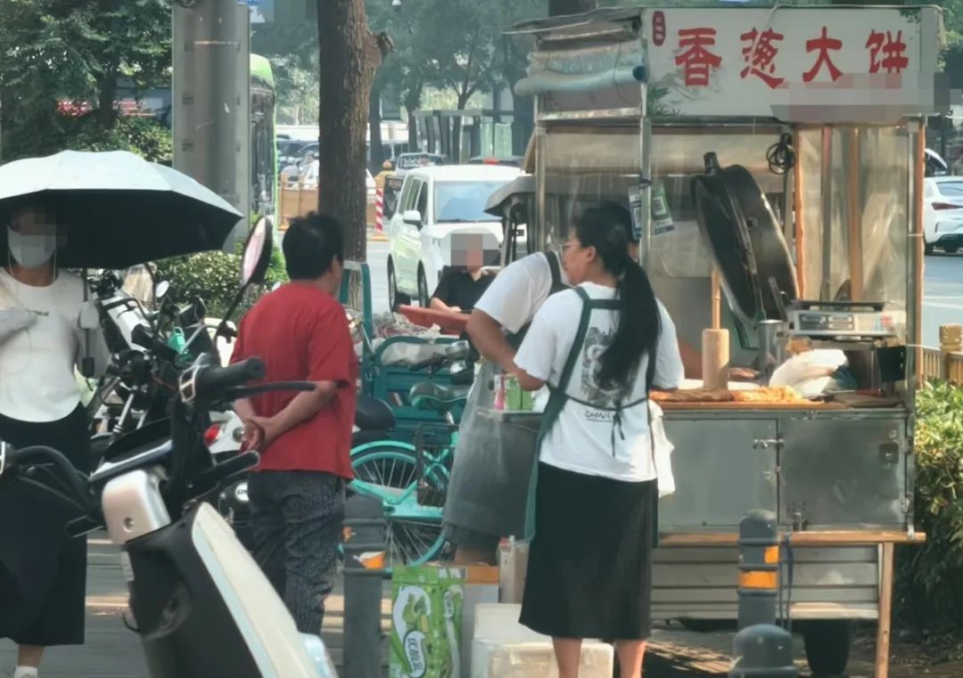 郑州街头一小摊主感动全国网友