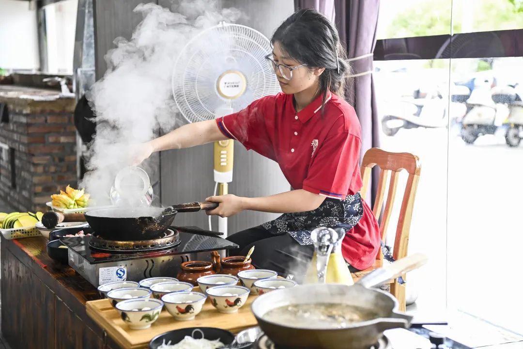 全网追的“扁担女孩”，找到了！