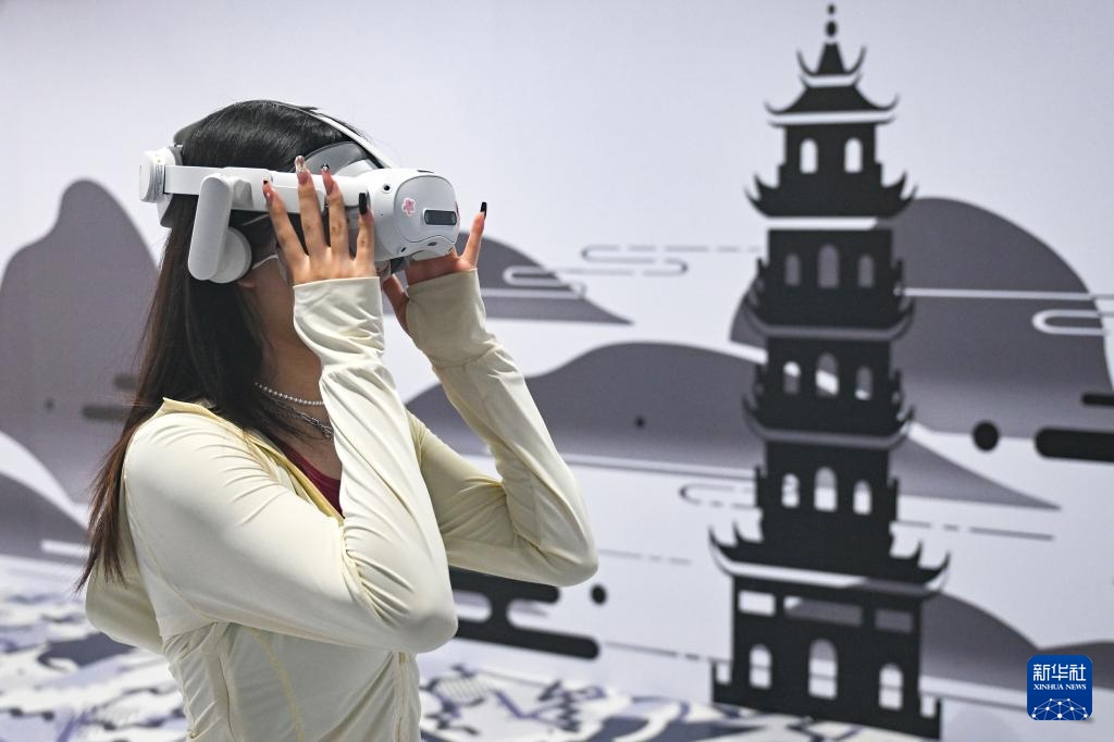 纪念中国电影诞生120周年艺术展在沪举办 纪念中国电影诞生120周年艺术展在沪举办