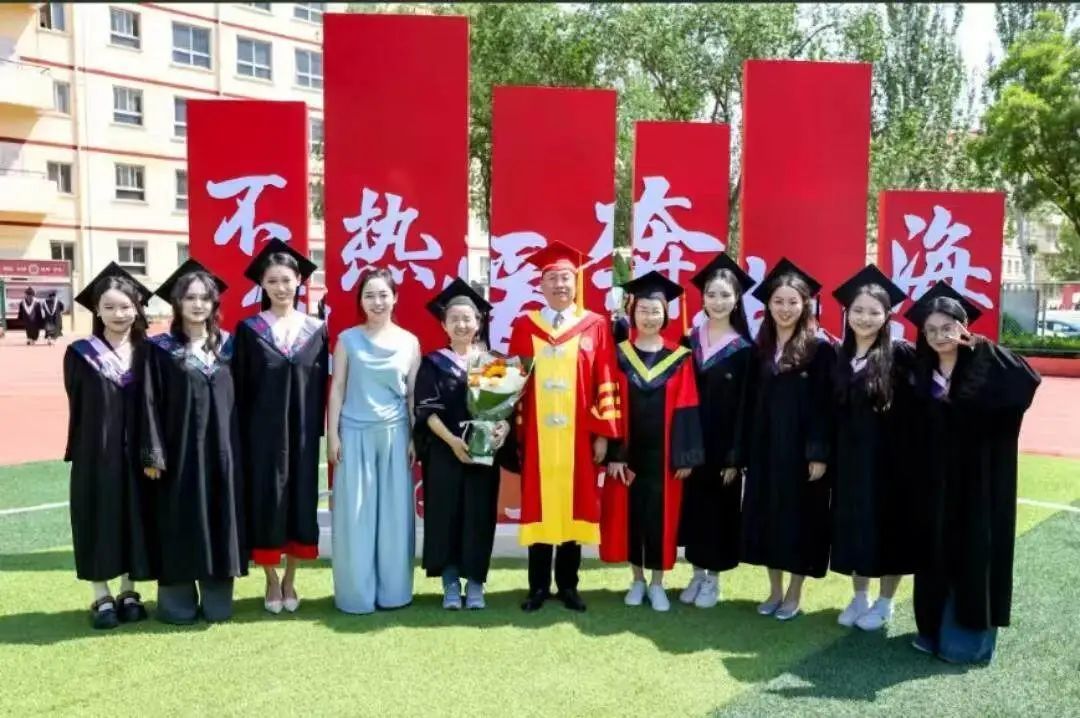 55岁阿姨大学毕业：是旧梦重圆，也是新的开始