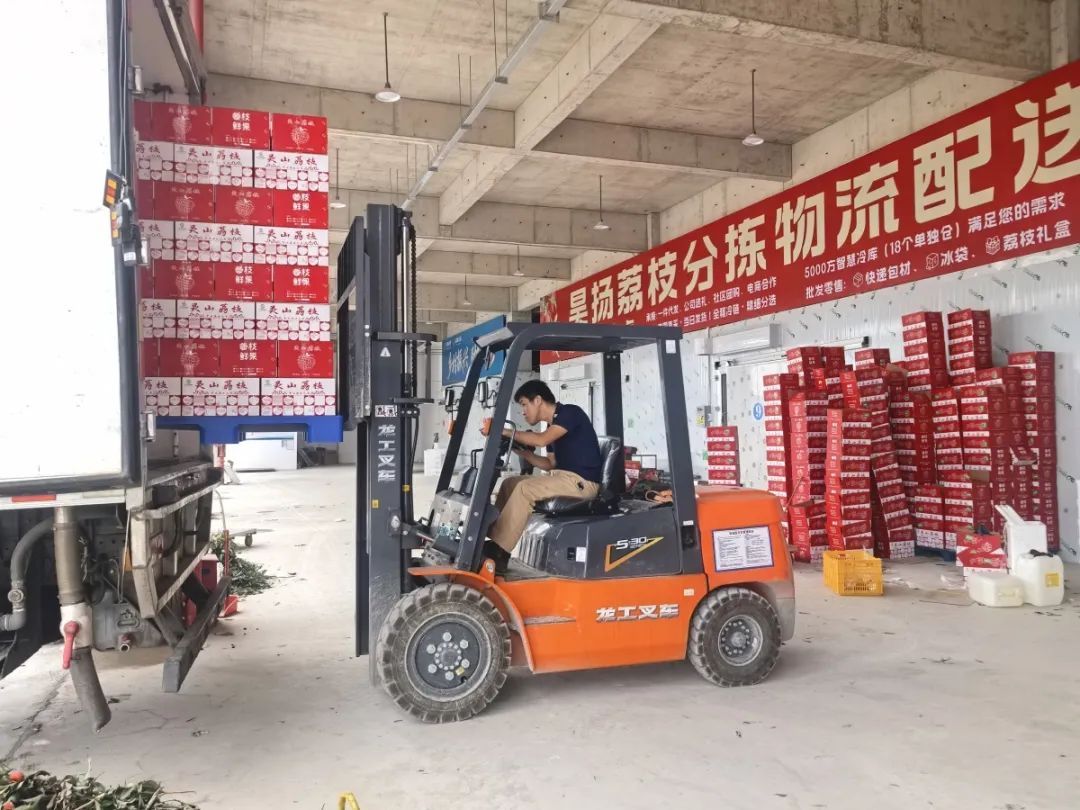 “广西荔枝堆积如山，只能贱卖”？真相来了→