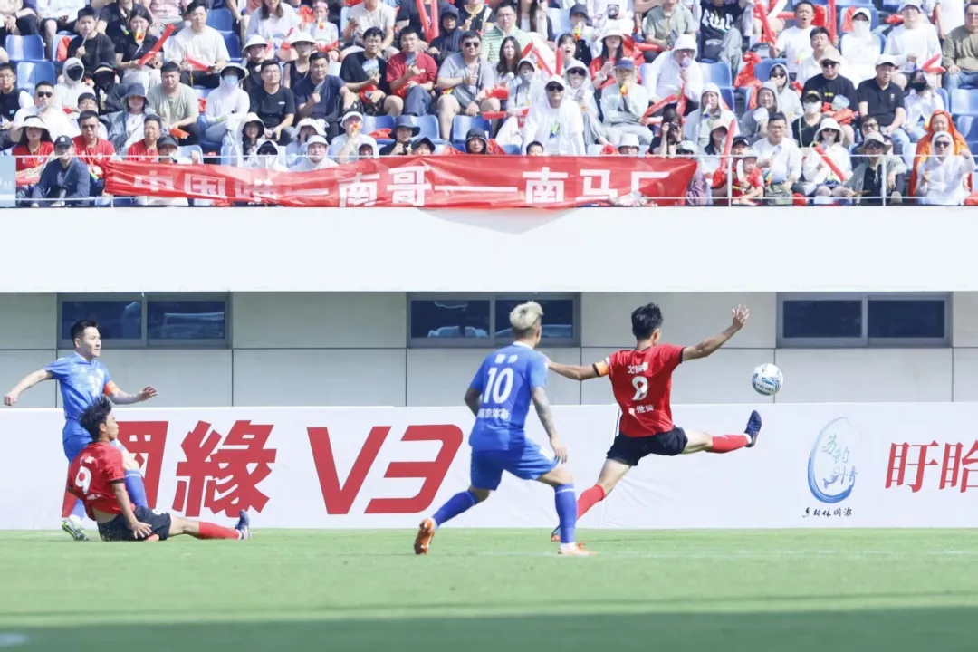 南京队1:1淮安队！网友：左手麻辣鹅，右手盐水鸭！不分手！